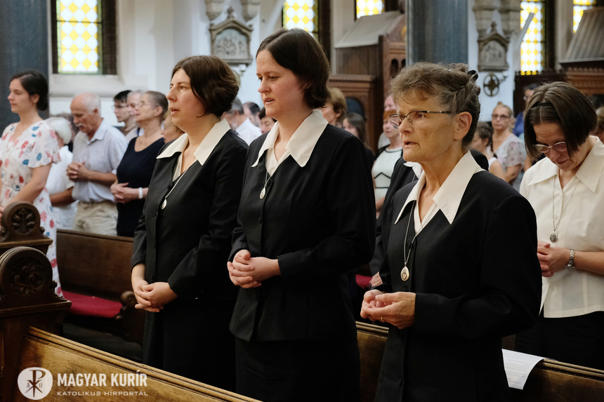 Szívetek mélyéből keressétek! - Cikk az eskütételről a Magyar Kuríron