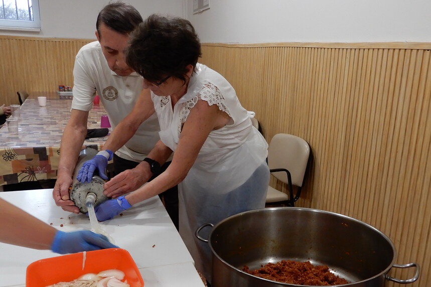 Kolbásztöltés és Angyalok tere - JSZTIO